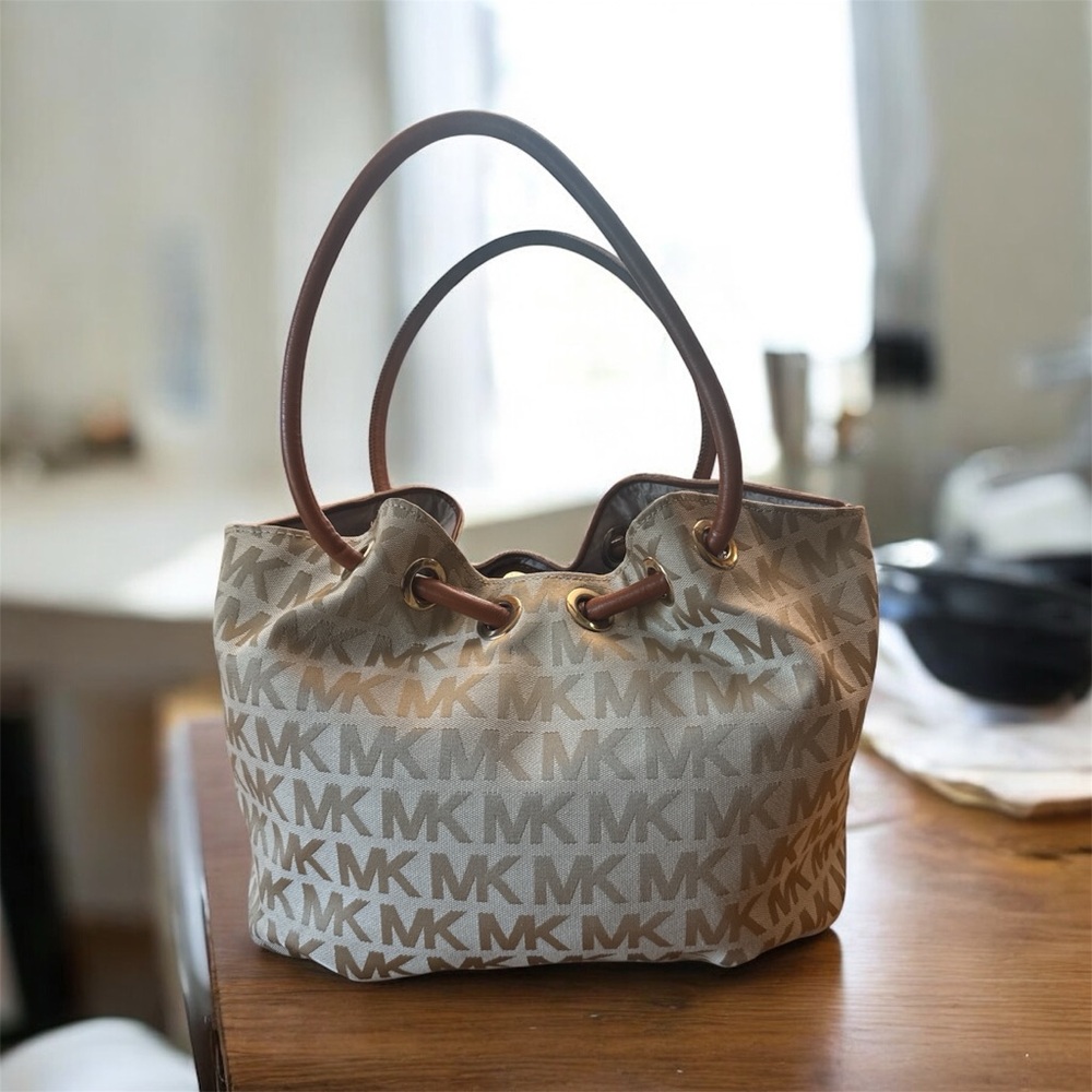 MICHAEL KORS RING TOTE,VANILLA WHITE+BROWN, TASSEL,SHOULDER BAG - Picture 2 of 9
